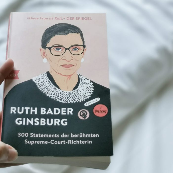 »Ruth Bader Ginsburg: 300 Statements der berühmten Supreme-Court-Richterin« herausgegeben von Helena Hunt