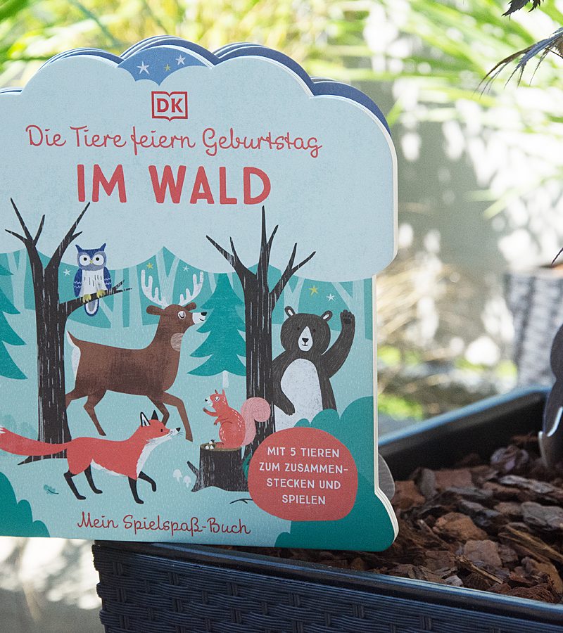 »Mein Spielspaß-Buch: Die Tiere feiern Geburtstag im Wald« von Elena Bruns